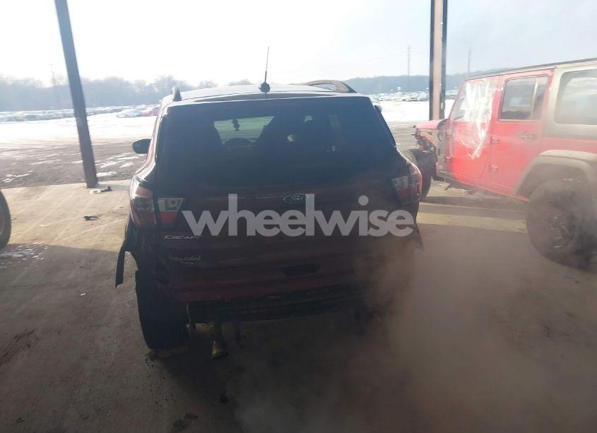 Photo 16 of 2018 Ford Escape SE (VIN 1FMCU9GD5JUA47397)