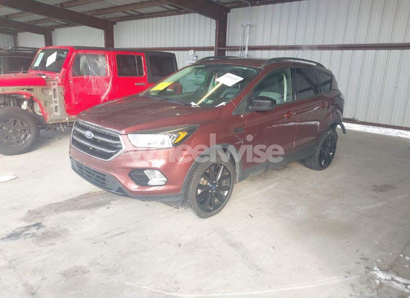 Photo 2 of 2018 Ford Escape SE (VIN 1FMCU9GD5JUA47397)