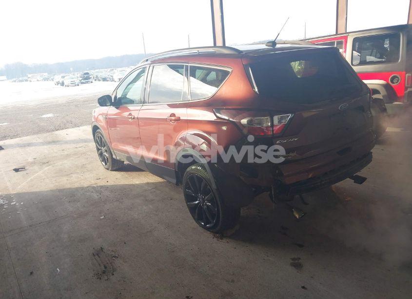 Photo 3 of 2018 Ford Escape SE (VIN 1FMCU9GD5JUA47397)