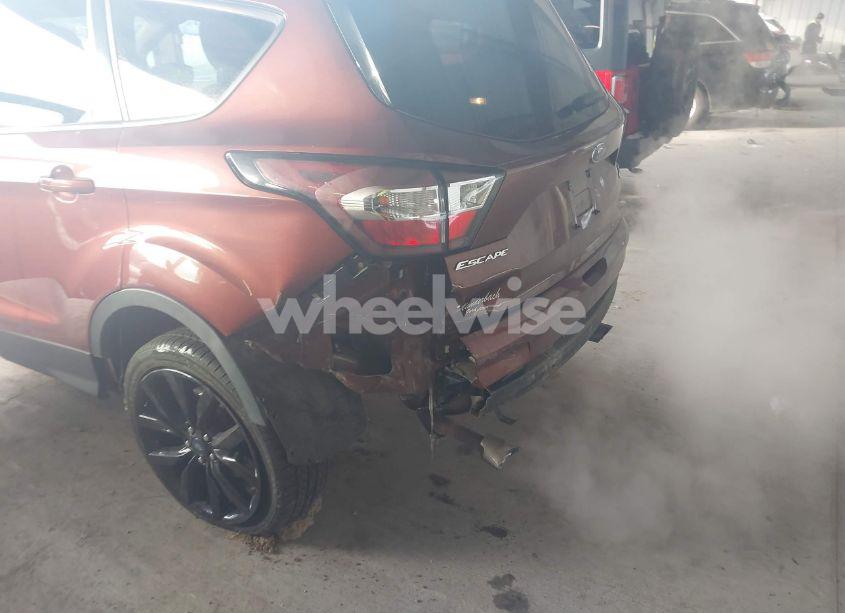 Photo 6 of 2018 Ford Escape SE (VIN 1FMCU9GD5JUA47397)