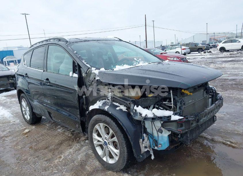 2018 Ford Escape SE (VIN 1FMCU9GD5JUA61882) main photo