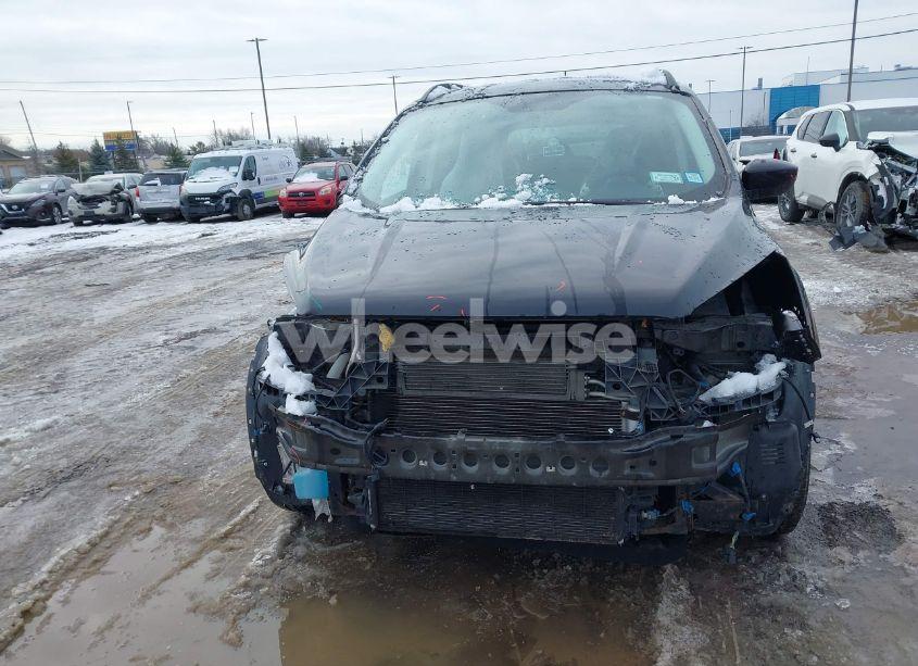 Photo 12 of 2018 Ford Escape SE (VIN 1FMCU9GD5JUA61882)