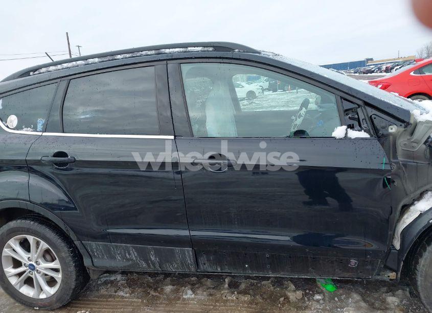 Photo 13 of 2018 Ford Escape SE (VIN 1FMCU9GD5JUA61882)