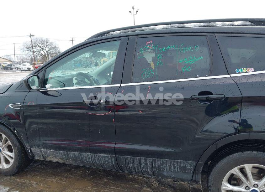 Photo 14 of 2018 Ford Escape SE (VIN 1FMCU9GD5JUA61882)