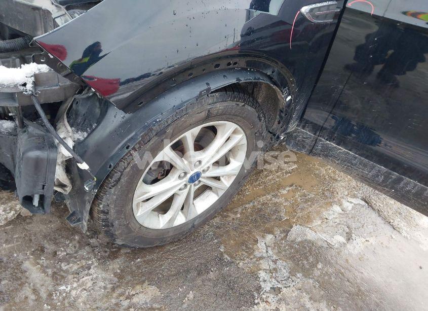 Photo 18 of 2018 Ford Escape SE (VIN 1FMCU9GD5JUA61882)