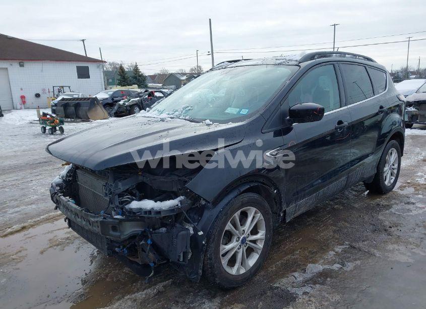 Photo 2 of 2018 Ford Escape SE (VIN 1FMCU9GD5JUA61882)