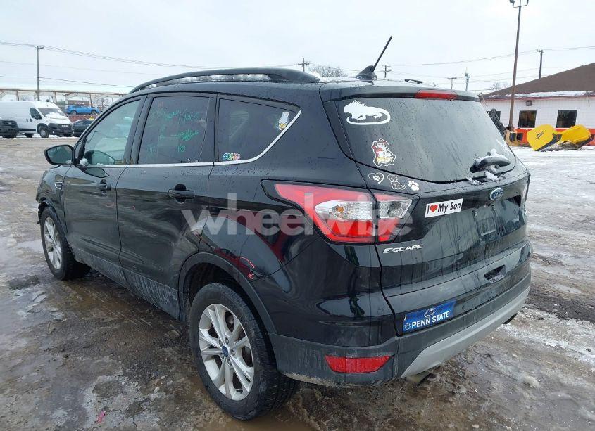 Photo 3 of 2018 Ford Escape SE (VIN 1FMCU9GD5JUA61882)