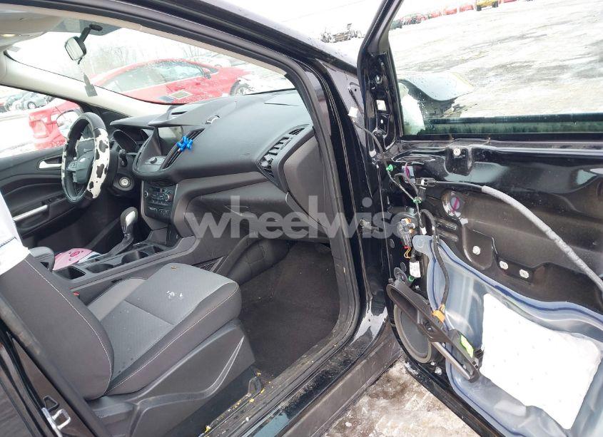 Photo 5 of 2018 Ford Escape SE (VIN 1FMCU9GD5JUA61882)