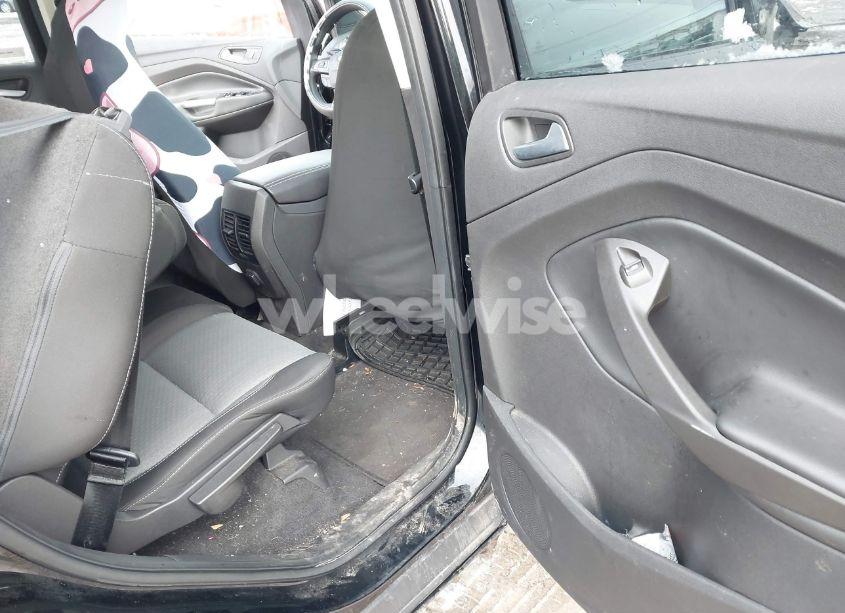 Photo 8 of 2018 Ford Escape SE (VIN 1FMCU9GD5JUA61882)