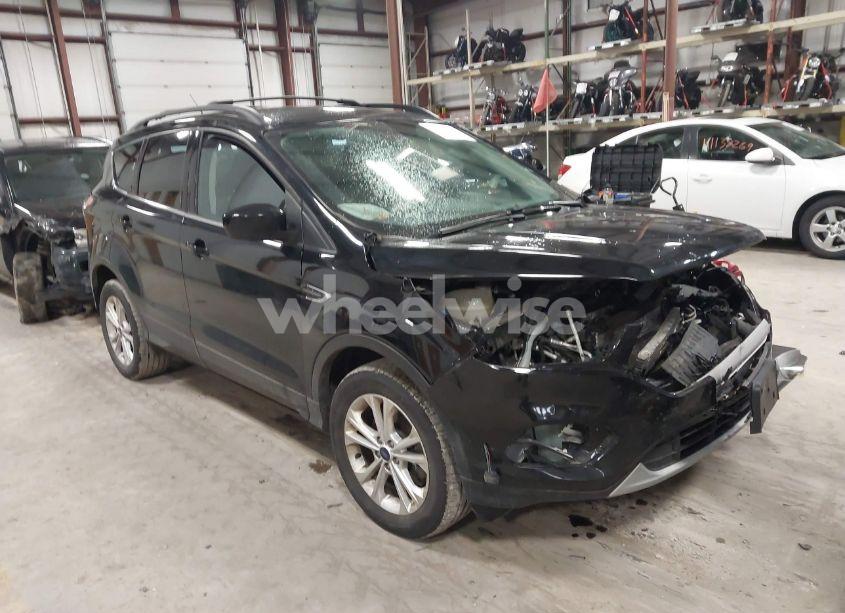 2018 Ford Escape SE (VIN 1FMCU9GD5JUA76883) main photo
