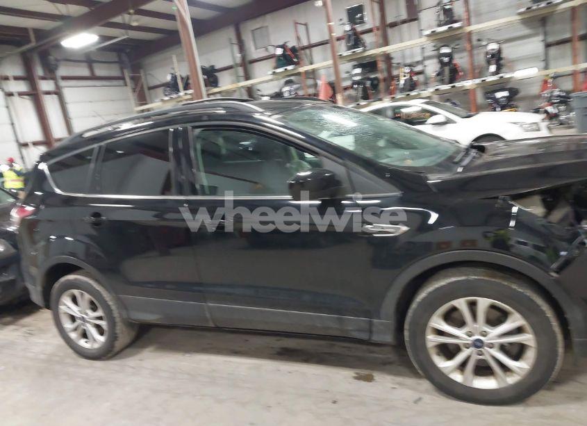 Photo 13 of 2018 Ford Escape SE (VIN 1FMCU9GD5JUA76883)