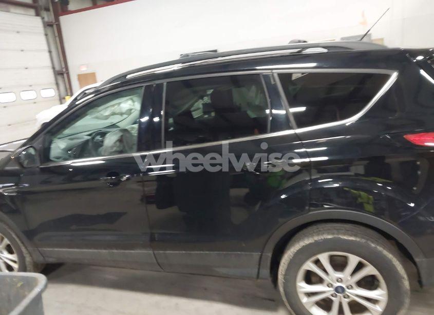 Photo 14 of 2018 Ford Escape SE (VIN 1FMCU9GD5JUA76883)