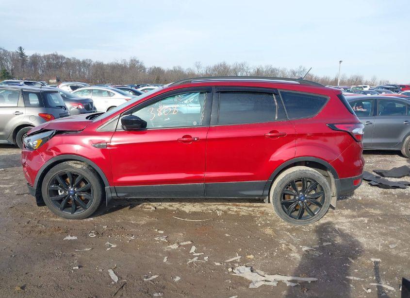 Photo 14 of 2018 Ford Escape SE (VIN 1FMCU9GD5JUB02852)