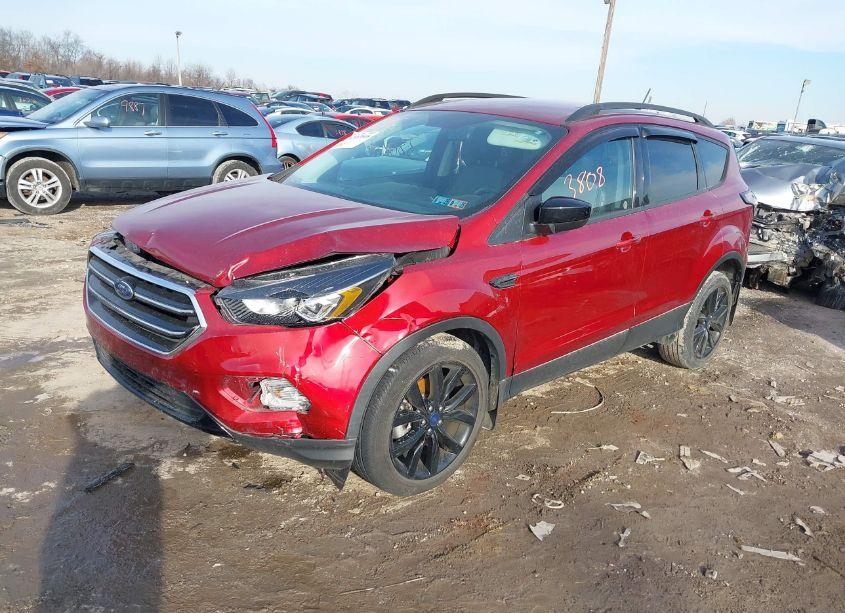 Photo 2 of 2018 Ford Escape SE (VIN 1FMCU9GD5JUB02852)