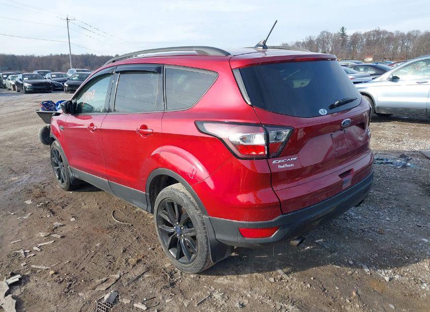 Photo 3 of 2018 Ford Escape SE (VIN 1FMCU9GD5JUB02852)