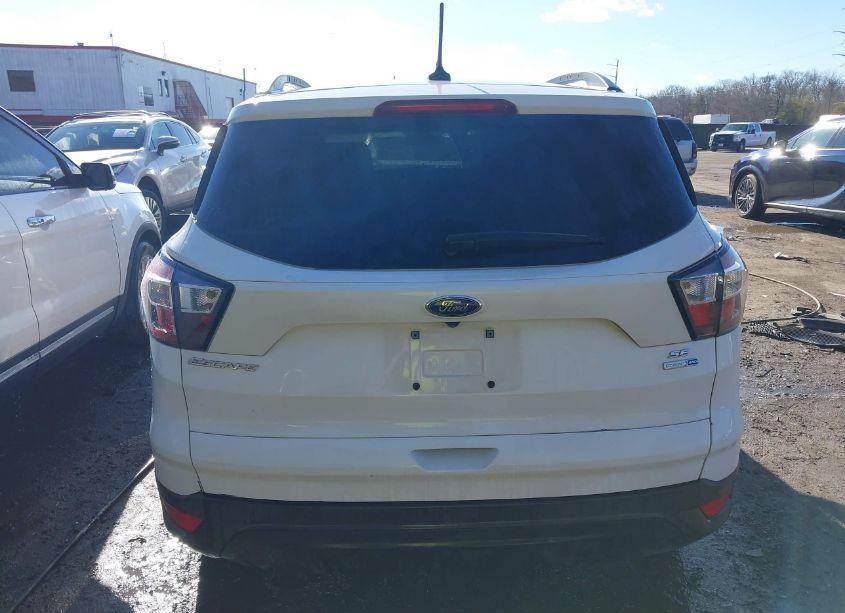 Photo 17 of 2018 Ford Escape SE (VIN 1FMCU9GD5JUB29632)