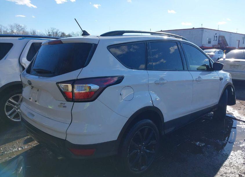 Photo 4 of 2018 Ford Escape SE (VIN 1FMCU9GD5JUB29632)