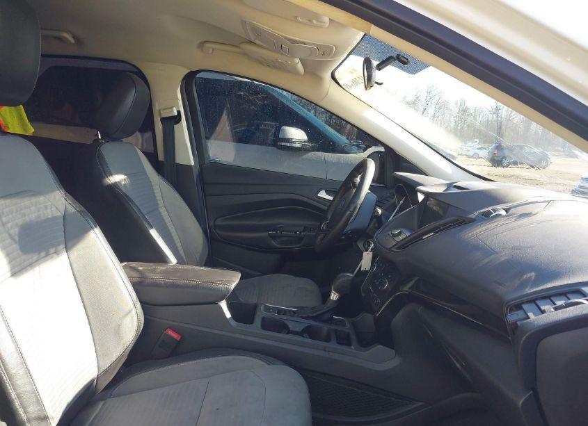 Photo 5 of 2018 Ford Escape SE (VIN 1FMCU9GD5JUB29632)