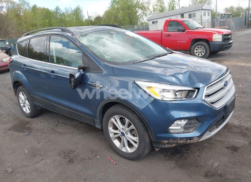 2018 Ford Escape SE (VIN 1FMCU9GD5JUC25602) main photo