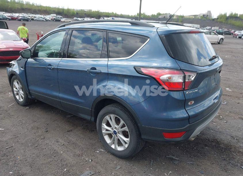 Photo 3 of 2018 Ford Escape SE (VIN 1FMCU9GD5JUC25602)