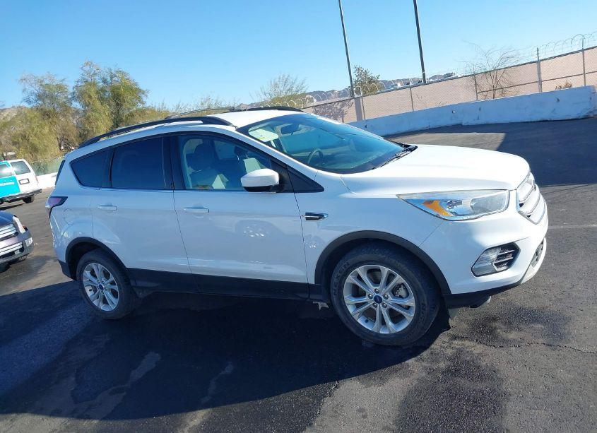 Photo 13 of 2018 Ford Escape SE (VIN 1FMCU9GD5JUC32582)