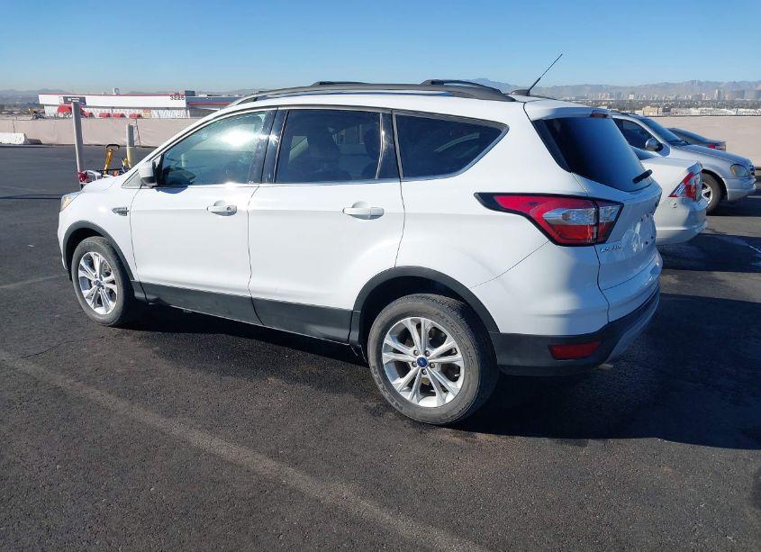 Photo 3 of 2018 Ford Escape SE (VIN 1FMCU9GD5JUC32582)