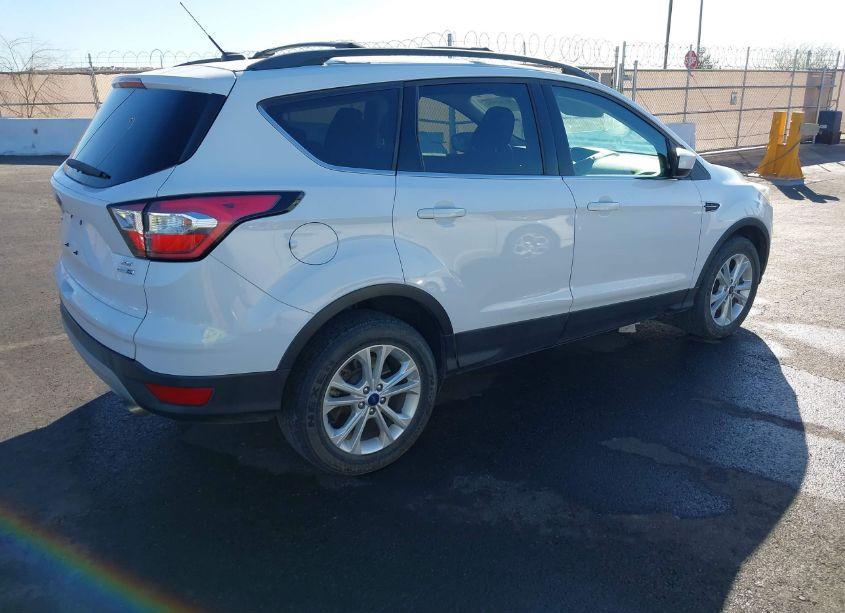 Photo 4 of 2018 Ford Escape SE (VIN 1FMCU9GD5JUC32582)