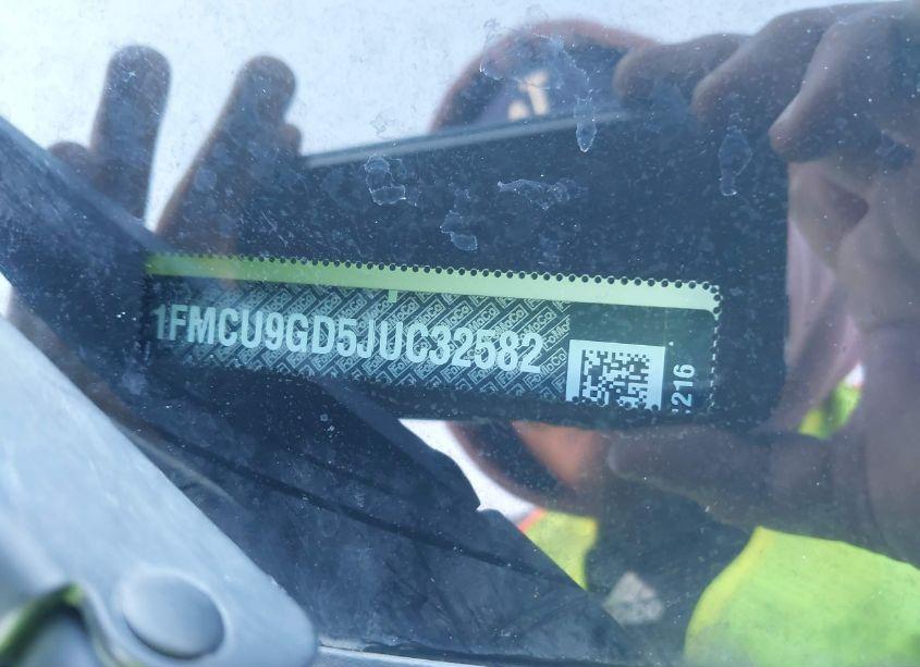 Photo 9 of 2018 Ford Escape SE (VIN 1FMCU9GD5JUC32582)