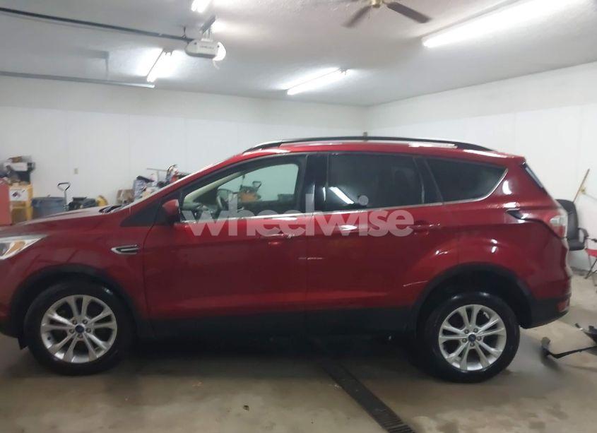 Photo 15 of 2018 Ford Escape SE (VIN 1FMCU9GD5JUD01982)