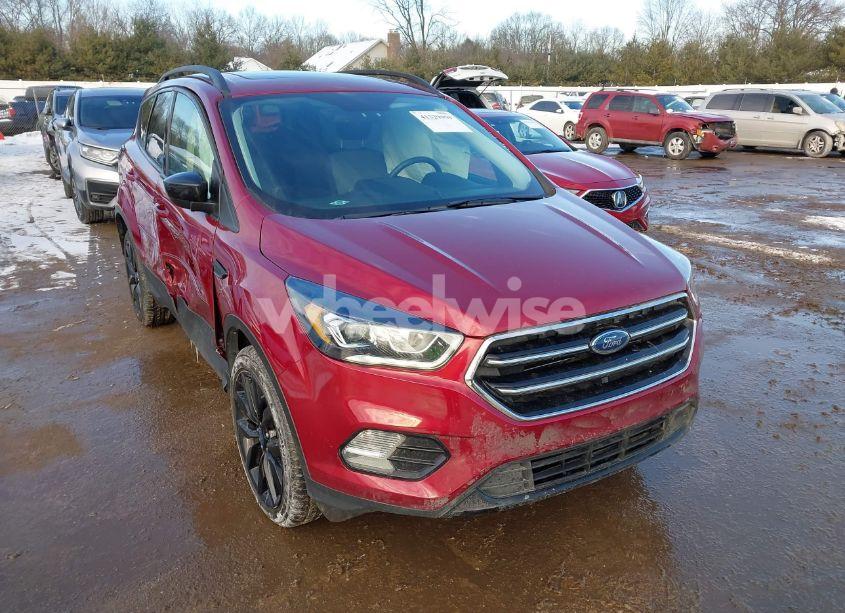 2018 Ford Escape SE (VIN 1FMCU9GD5JUD34870) main photo