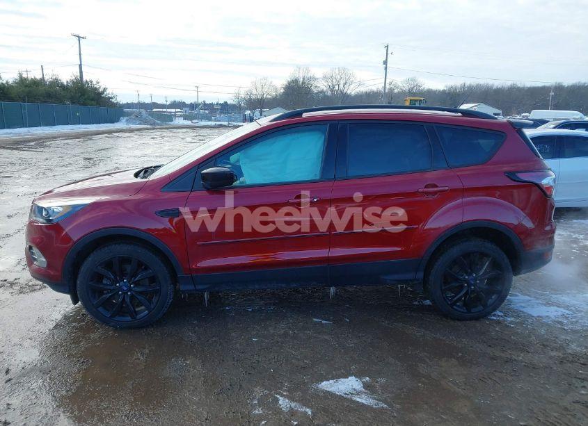 Photo 14 of 2018 Ford Escape SE (VIN 1FMCU9GD5JUD34870)