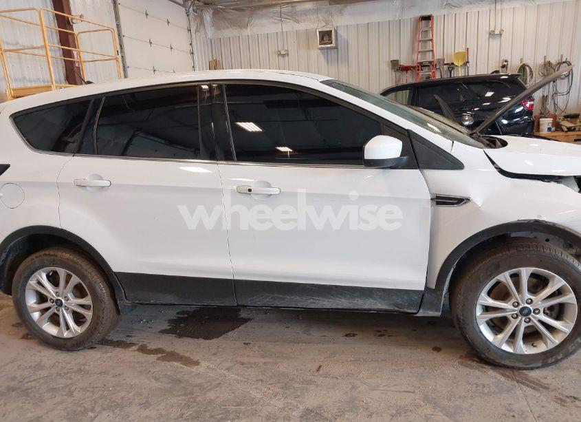 Photo 13 of 2019 Ford Escape SE (VIN 1FMCU9GD5KUA04227)