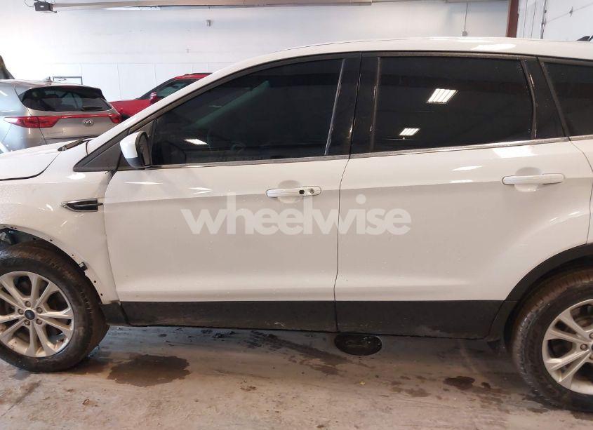 Photo 14 of 2019 Ford Escape SE (VIN 1FMCU9GD5KUA04227)