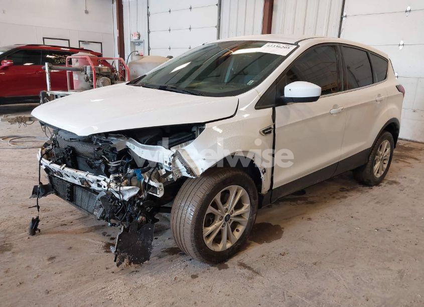 Photo 2 of 2019 Ford Escape SE (VIN 1FMCU9GD5KUA04227)