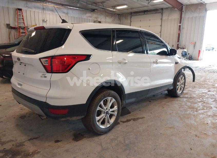 Photo 4 of 2019 Ford Escape SE (VIN 1FMCU9GD5KUA04227)