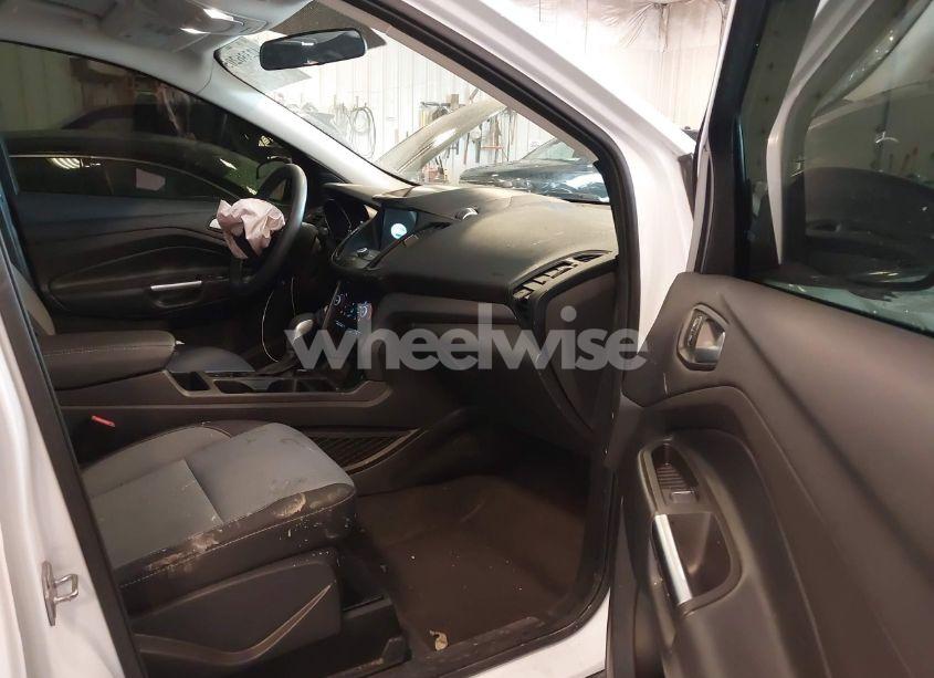 Photo 5 of 2019 Ford Escape SE (VIN 1FMCU9GD5KUA04227)