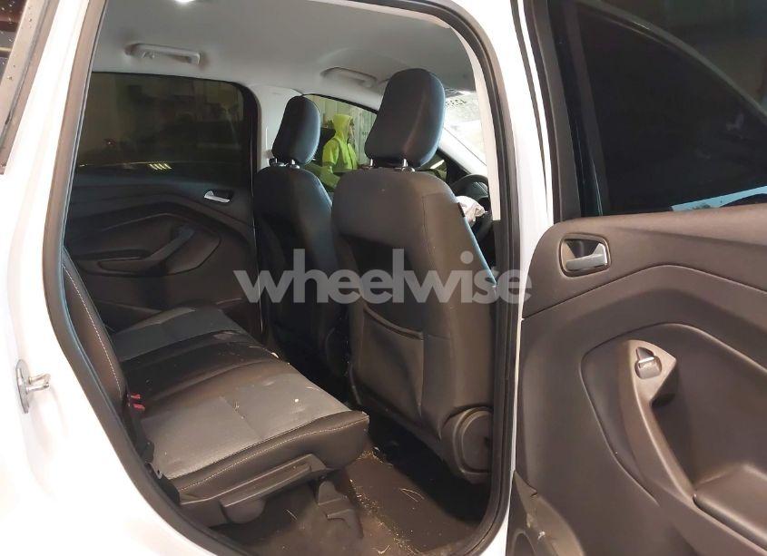 Photo 8 of 2019 Ford Escape SE (VIN 1FMCU9GD5KUA04227)