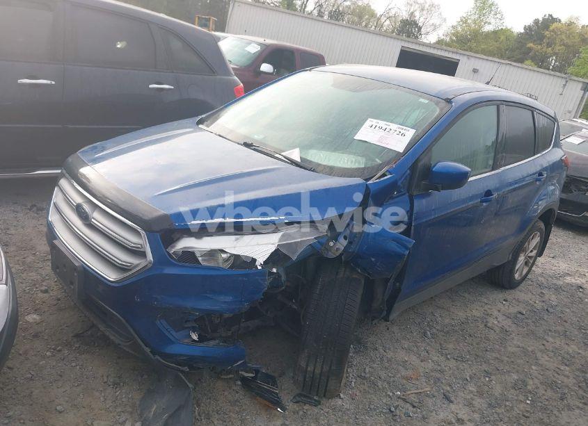 Photo 2 of 2019 Ford Escape SE (VIN 1FMCU9GD5KUA06575)