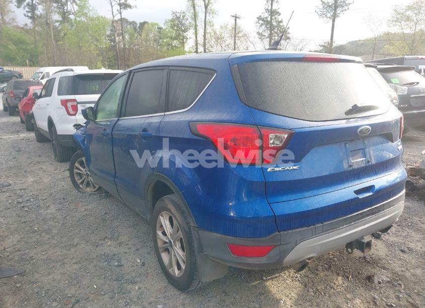 Photo 3 of 2019 Ford Escape SE (VIN 1FMCU9GD5KUA06575)