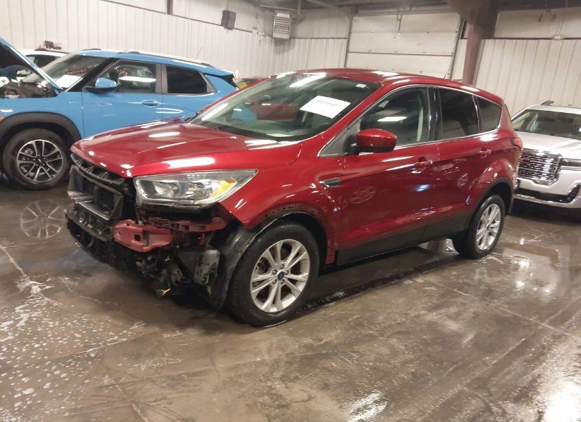 Photo 2 of 2019 Ford Escape SE (VIN 1FMCU9GD5KUA18662)