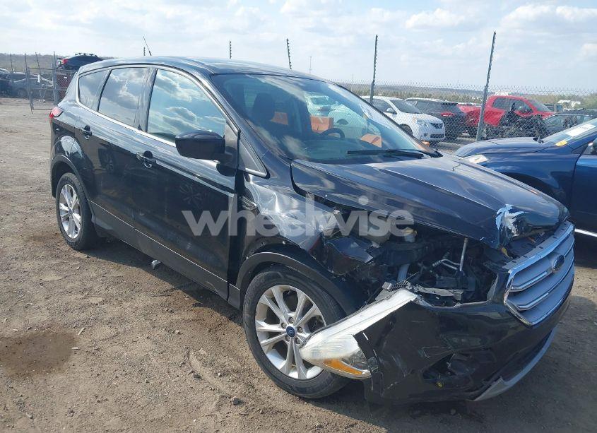 2019 Ford Escape SE (VIN 1FMCU9GD5KUA53234) main photo