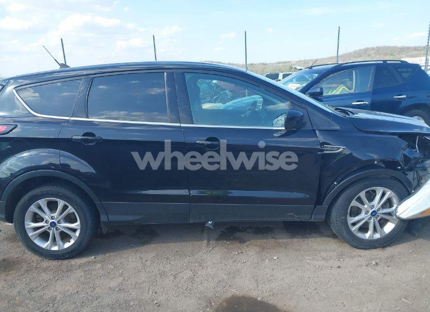 Photo 13 of 2019 Ford Escape SE (VIN 1FMCU9GD5KUA53234)
