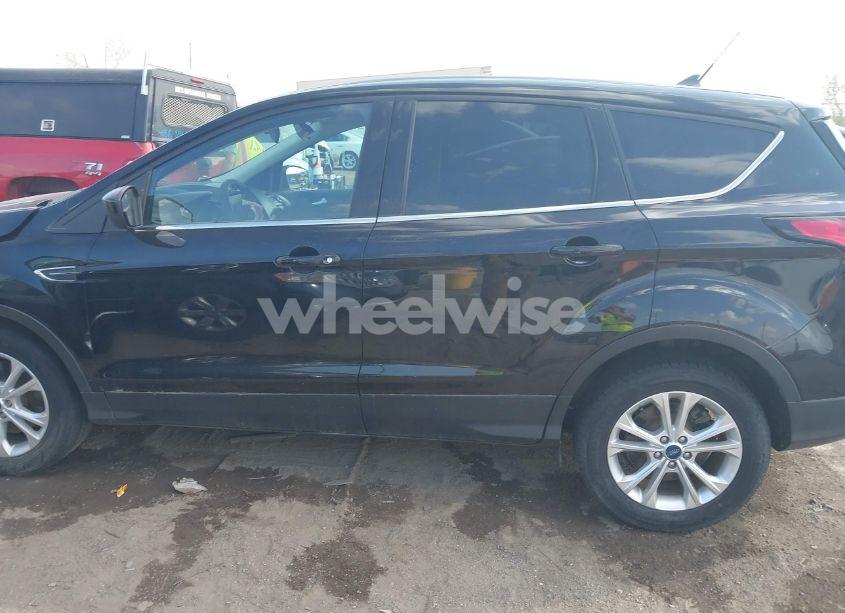 Photo 14 of 2019 Ford Escape SE (VIN 1FMCU9GD5KUA53234)