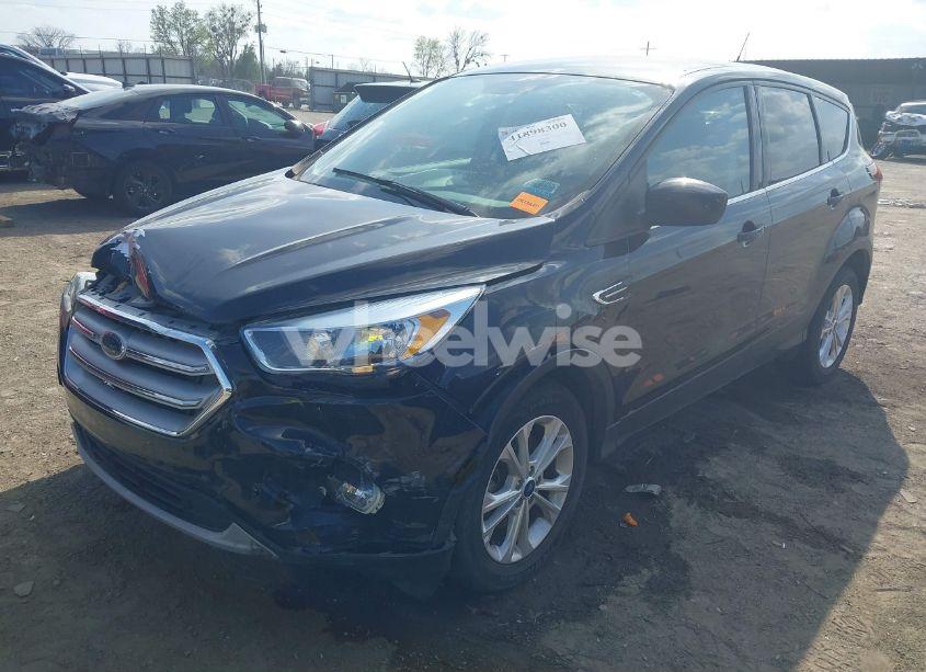 Photo 2 of 2019 Ford Escape SE (VIN 1FMCU9GD5KUA53234)