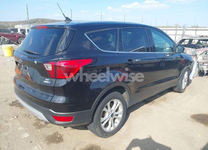 Photo 4 of 2019 Ford Escape SE (VIN 1FMCU9GD5KUA53234)