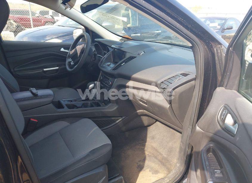 Photo 5 of 2019 Ford Escape SE (VIN 1FMCU9GD5KUA53234)