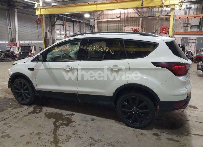 Photo 14 of 2019 Ford Escape SE (VIN 1FMCU9GD5KUA98867)