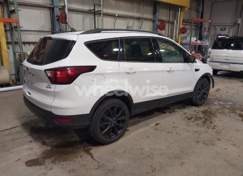 Photo 4 of 2019 Ford Escape SE (VIN 1FMCU9GD5KUA98867)