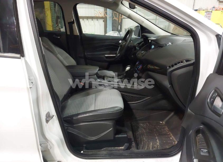 Photo 5 of 2019 Ford Escape SE (VIN 1FMCU9GD5KUA98867)