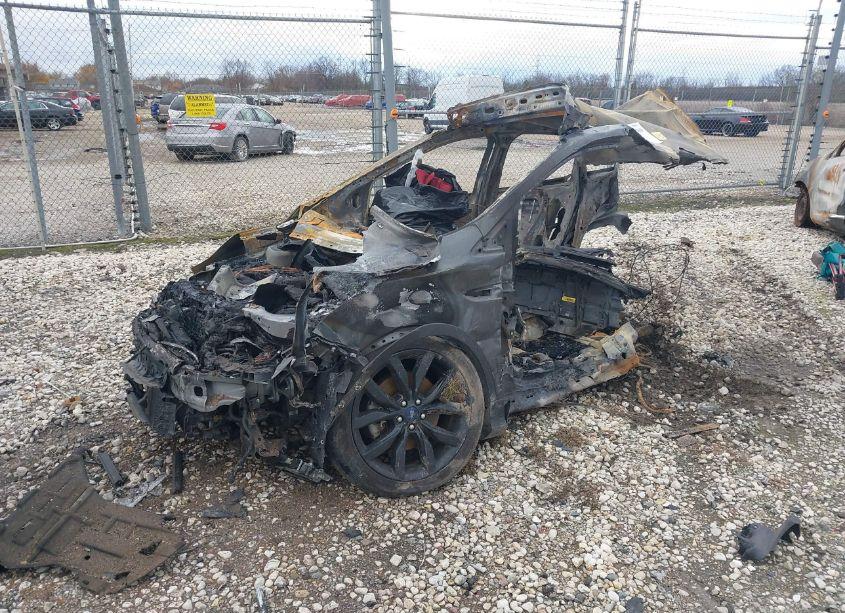 Photo 2 of 2019 Ford Escape SE (VIN 1FMCU9GD5KUB07101)